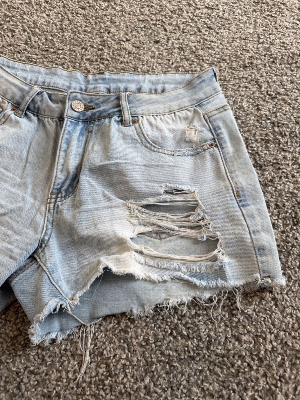 DGRPI Light Wash Distressed Denim Shorts - Picture 5 of 16